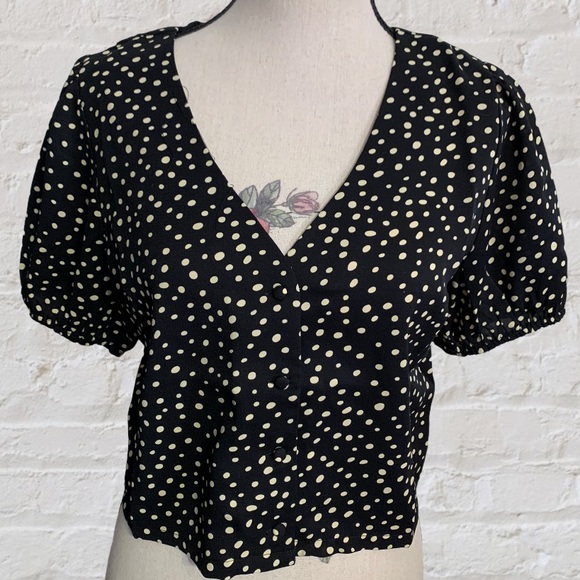 Very J Black V-neck Button Front Polka Dot Crop Top - Picture 4 of 9